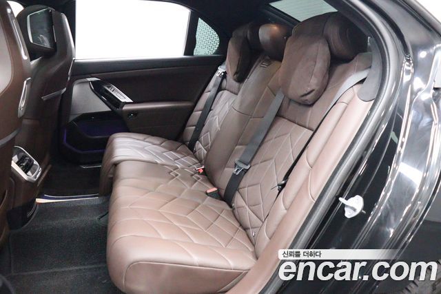 BMW 7 Series (G70) 740i sDrive M Sport 2023 — фото 7