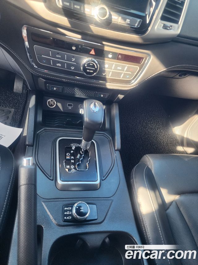 KG Mobility (SsangYong) Rexton Sports Khan Diesel 2.2 4WD Prestige (Leaf) 2019 — фото 10