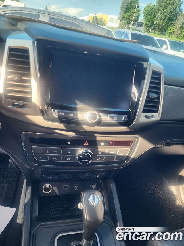 KG Mobility (SsangYong) Rexton Sports Khan Diesel 2.2 4WD Prestige (Leaf) 2019 — фото 15