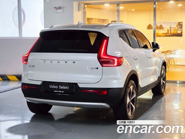Volvo XC40 B4 Ultra Bright 2026 — фото 2