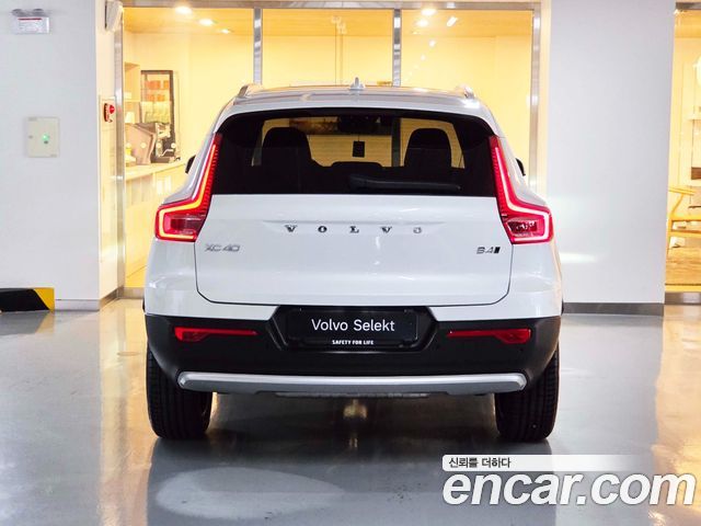 Volvo XC40 B4 Ultra Bright 2026 — фото 4