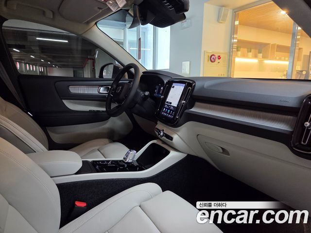 Volvo XC40 B4 Ultra Bright 2026 — фото 10