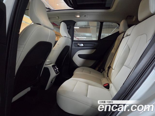 Volvo XC40 B4 Ultra Bright 2026 — фото 15