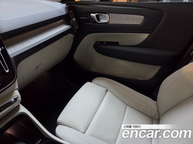 Volvo XC40 B4 Ultra Bright 2026 — фото 16
