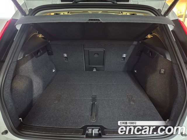 Volvo XC40 B4 Ultra Bright 2026 — фото 23