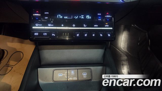 Hyundai Grandeur (GN7) 3.5 LPG 2WD (Taxi) Deluxe 2023 — фото 19