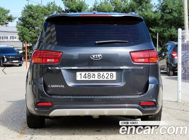 Kia Carnival 9-Seater Prstige 2019 — фото 4
