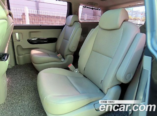 Kia Carnival 9-Seater Prstige 2019 — фото 6