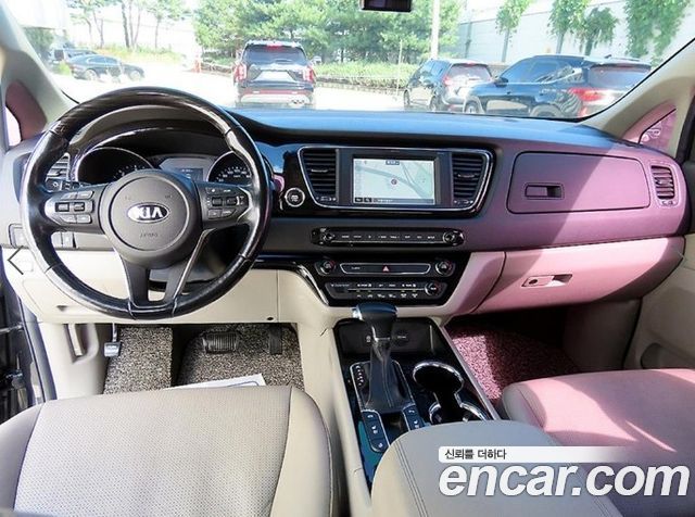 Kia Carnival 9-Seater Prstige 2019 — фото 8