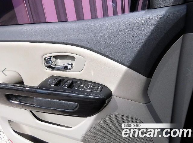 Kia Carnival 9-Seater Prstige 2019 — фото 16