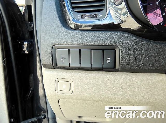 Kia Carnival 9-Seater Prstige 2019 — фото 17