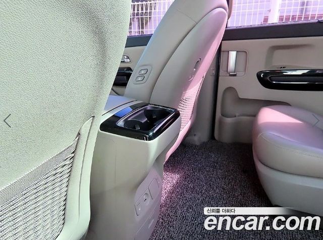 Kia Carnival 9-Seater Prstige 2019 — фото 19