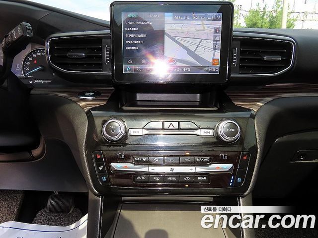 Ford Explorer (VI) 2.3 LimIted 4WD 2021 — фото 17