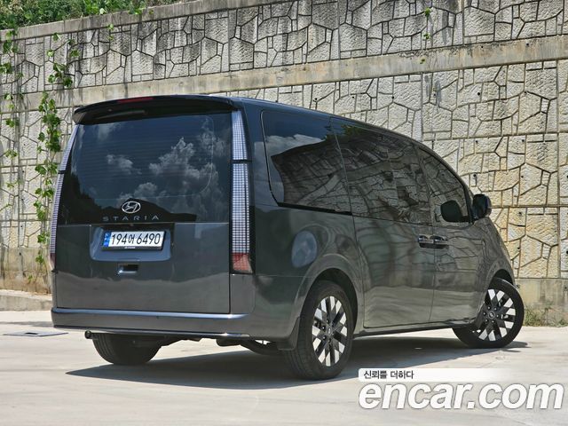 Hyundai Staria L3.5 Lounge 9-Seater Inspiration 2023 — фото 5