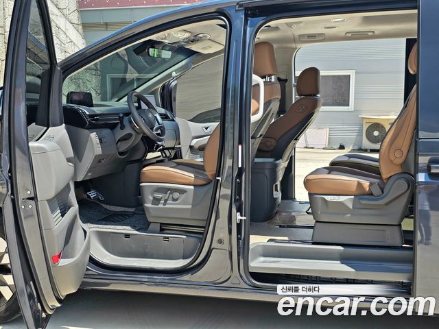 Hyundai Staria L3.5 Lounge 9-Seater Inspiration 2023 — фото 8