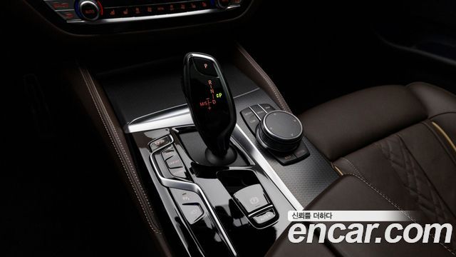 BMW 5 Series (G30) 523d M Sport 2023 — фото 9