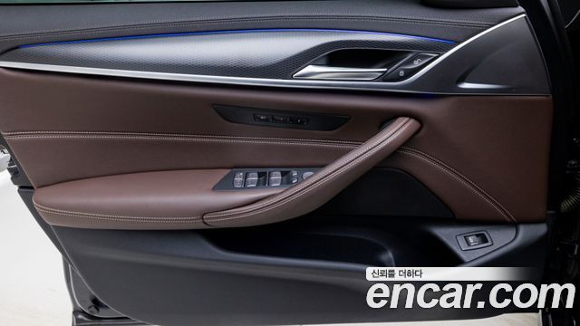BMW 5 Series (G30) 523d M Sport 2023 — фото 16