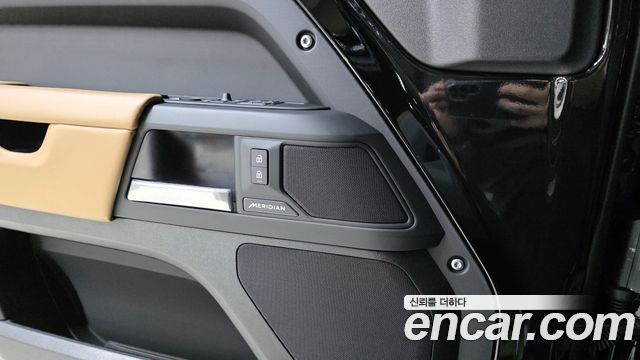 Land Rover Defender (L663) 110 P300 X-Dynamic SE 2026 — фото 23