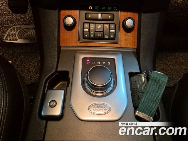 Land Rover Discovery 4 3.0 SDV6 SE 2014 — фото 9