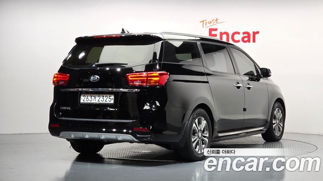 Kia Carnival 9-Seater Luxury 2020 — фото 2