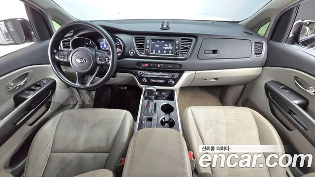 Kia Carnival 9-Seater Luxury 2020 — фото 7