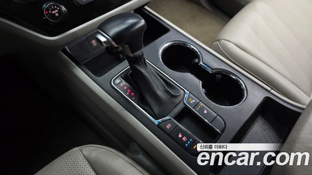 Kia Carnival 9-Seater Luxury 2020 — фото 9