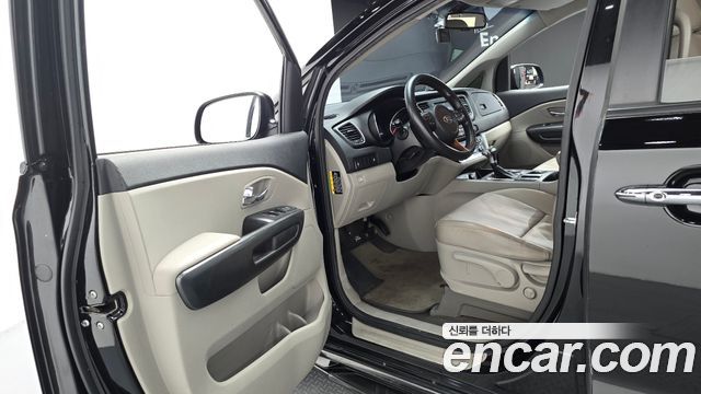 Kia Carnival 9-Seater Luxury 2020 — фото 10