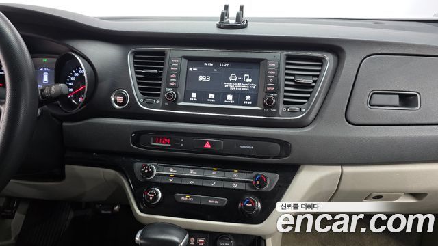 Kia Carnival 9-Seater Luxury 2020 — фото 11