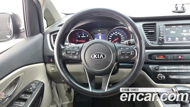 Kia Carnival 9-Seater Luxury 2020 — фото 13