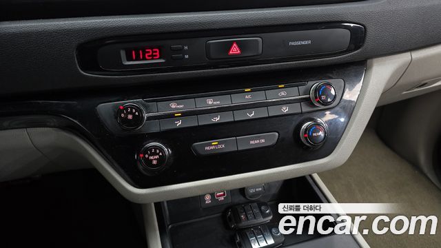 Kia Carnival 9-Seater Luxury 2020 — фото 18