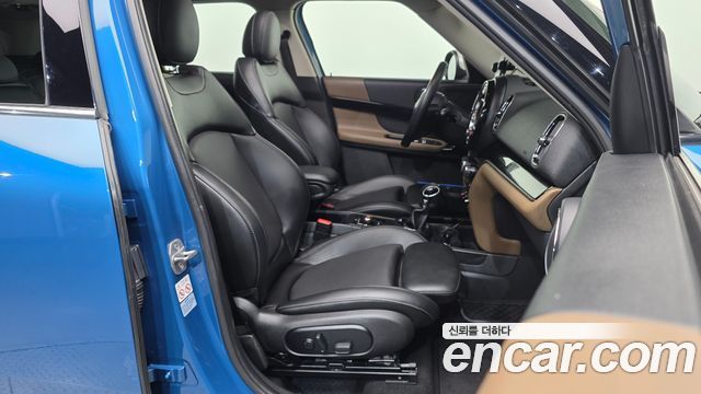 MINI Cooper D Countryman ALL4 2nd 2018 — фото 11