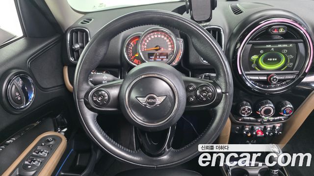 MINI Cooper D Countryman ALL4 2nd 2018 — фото 13
