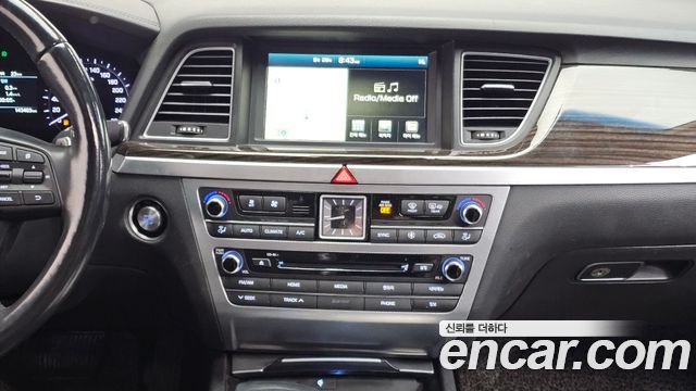 Genesis G80 3.3 GDI AWD Luxury 2018 — фото 19