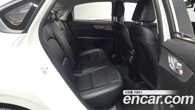 Kia K3 (II) 1.6 Prestige 2022 — фото 12