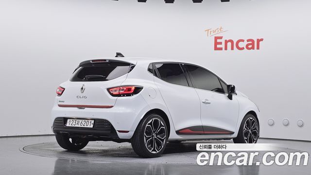 Renault Korea Clio Intens Panoramic 2019 — фото 2