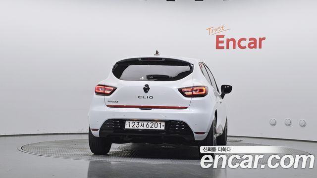 Renault Korea Clio Intens Panoramic 2019 — фото 4