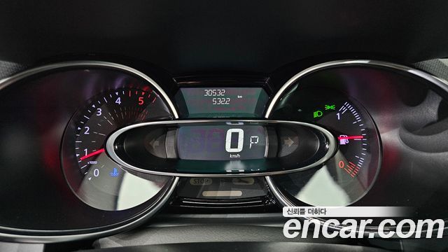 Renault Korea Clio Intens Panoramic 2019 — фото 8