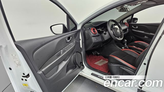 Renault Korea Clio Intens Panoramic 2019 — фото 10