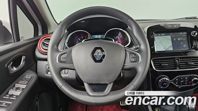 Renault Korea Clio Intens Panoramic 2019 — фото 12