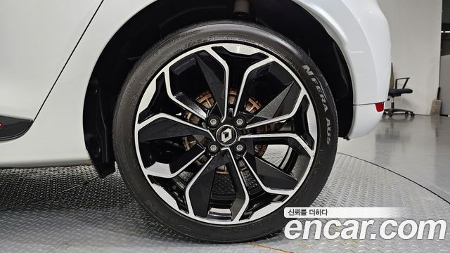 Renault Korea Clio Intens Panoramic 2019 — фото 21