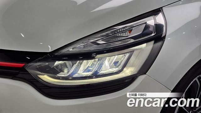 Renault Korea Clio Intens Panoramic 2019 — фото 22