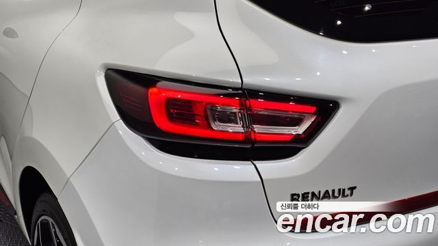Renault Korea Clio Intens Panoramic 2019 — фото 23