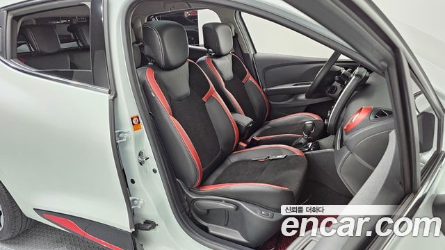 Renault Korea Clio Intens Panoramic 2019 — фото 26