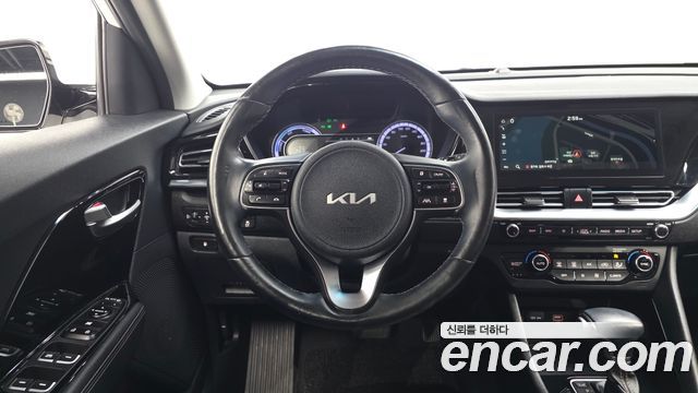 Kia Niro 1.6 HEV Prestige 2022 — фото 12