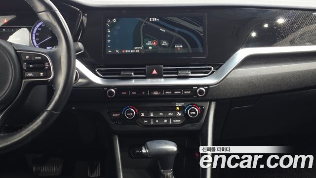 Kia Niro 1.6 HEV Prestige 2022 — фото 13