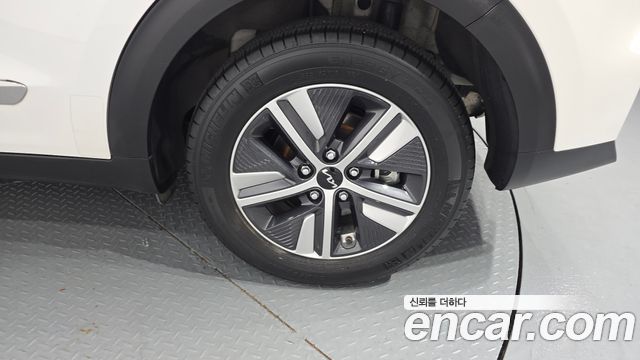 Kia Niro 1.6 HEV Prestige 2022 — фото 21