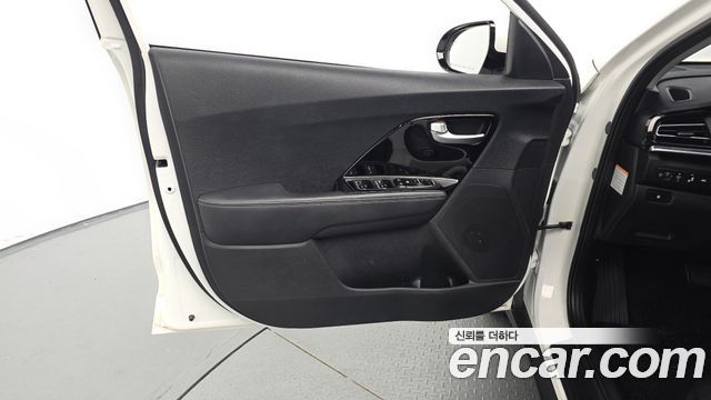 Kia Niro 1.6 HEV Prestige 2022 — фото 24