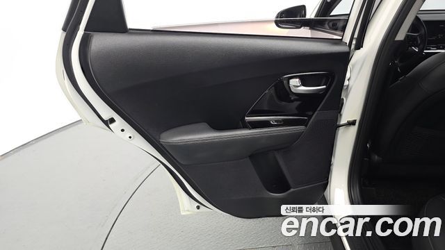 Kia Niro 1.6 HEV Prestige 2022 — фото 25