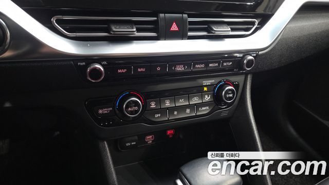 Kia Niro 1.6 HEV Prestige 2022 — фото 27