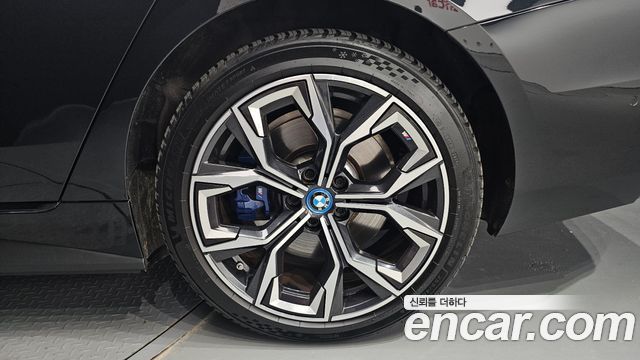 BMW i4 eDrive40 M Sports Pro 2024 — фото 21